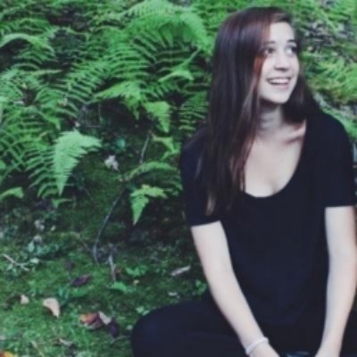 Photo of Lizzy McAlpine